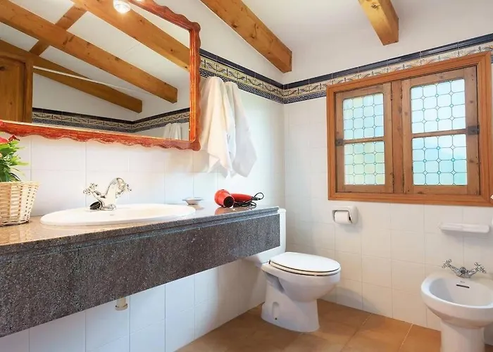 Villa Nord - Typical Majorcan Villa, Private Pool, Bbq, Mediterranean Garden, Petfriendly Pollença